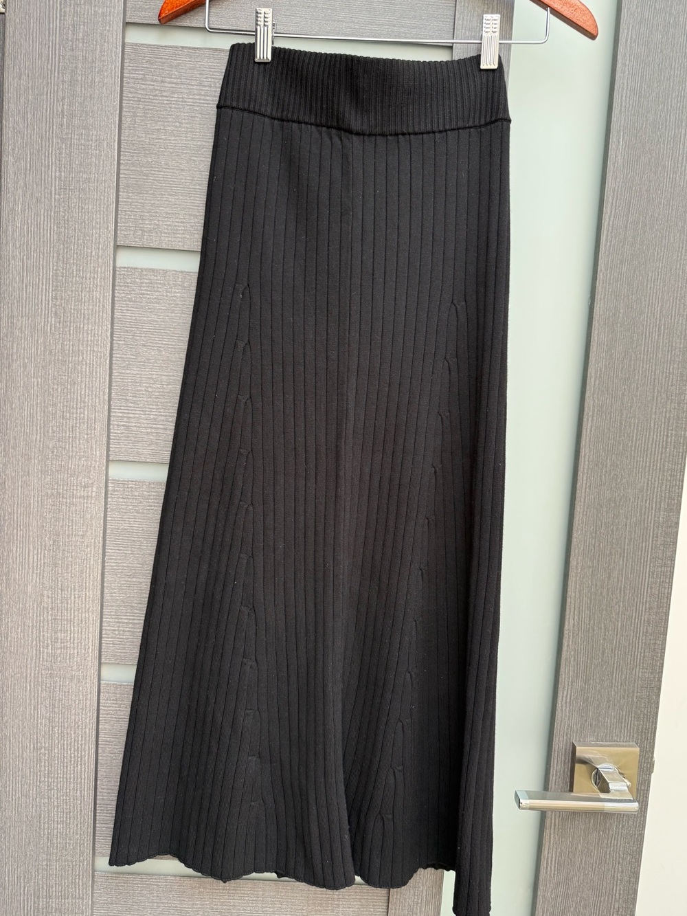 NWT! Pierre Cardin Cassy Ribbed Midi Skirt !